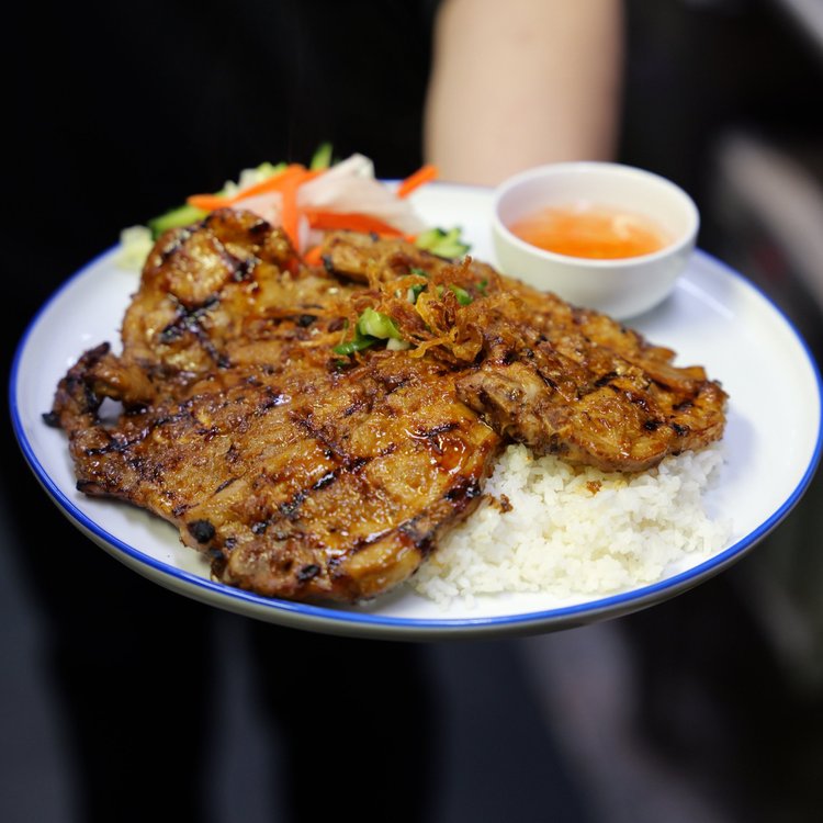 Grilled pork chops on rice