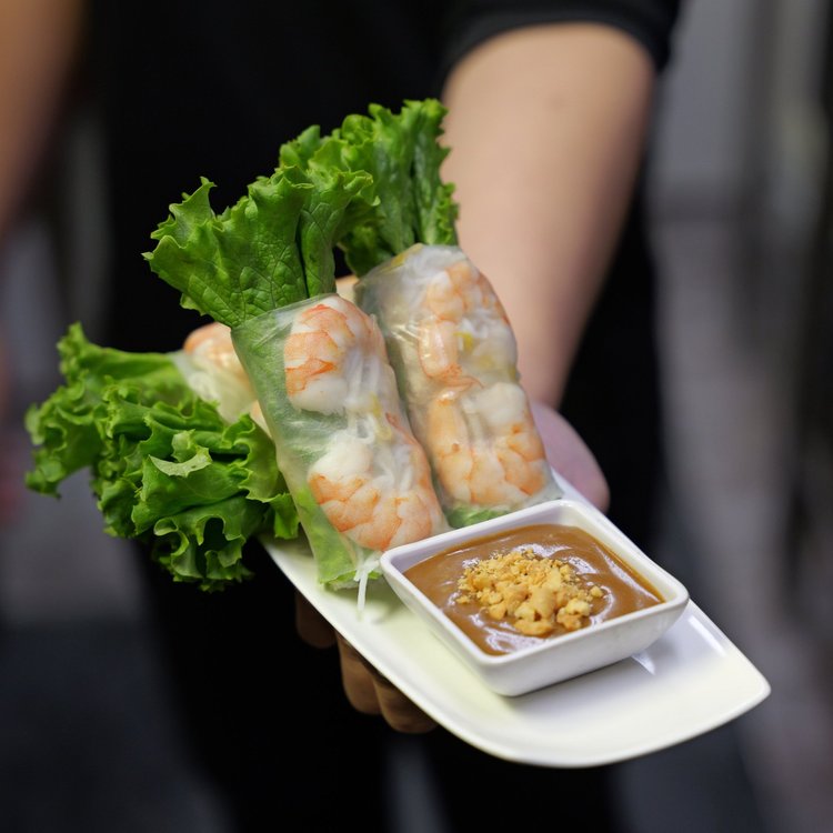 Fresh shrimp and pork salad rolls with peanut sauce